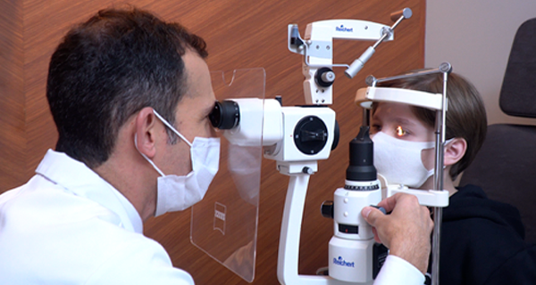 Dr. Diogo de Paula Soares (CRM/SC 28432 RQE 19613) Médico Oftalmologista especialista em Oftalmopediatria, Estrabismo e Plástica Ocular.