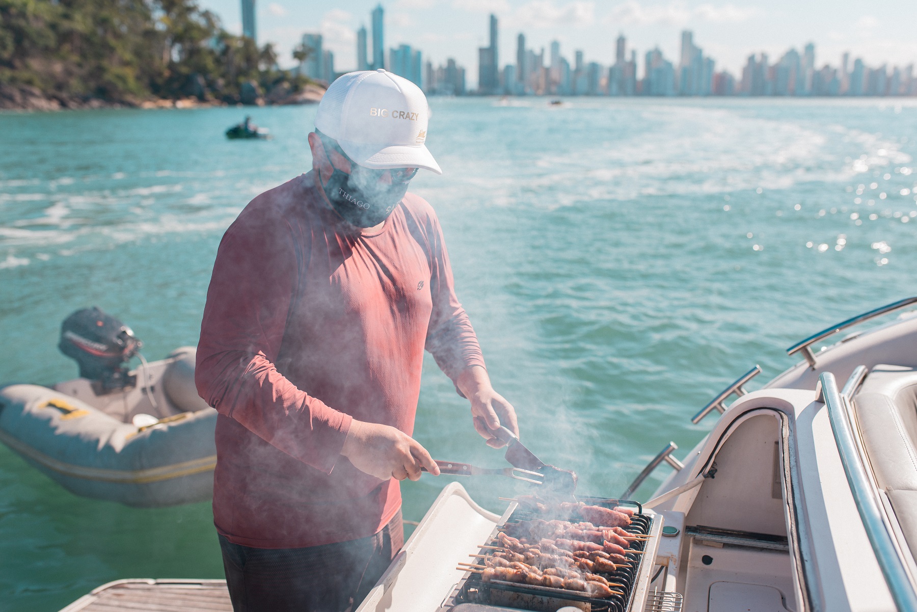 Safety Yatchs oferece pacotes para toda a família, contando com uma equipe de colaboradores qualificada aluguel de lancha litoral catarinense
