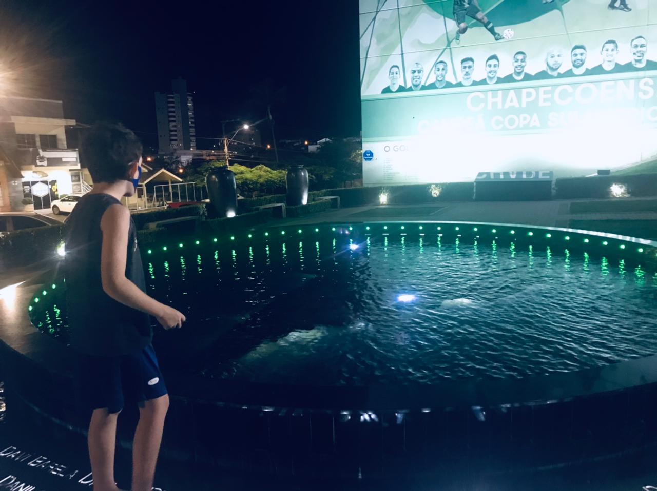 Átrio Daví Barela Dávi, em homenagem à Chapecoense, foi doação de uma construtora Átrio Daví Barela Dávi, em homenagem à Chapecoense, foi doação de uma construtora