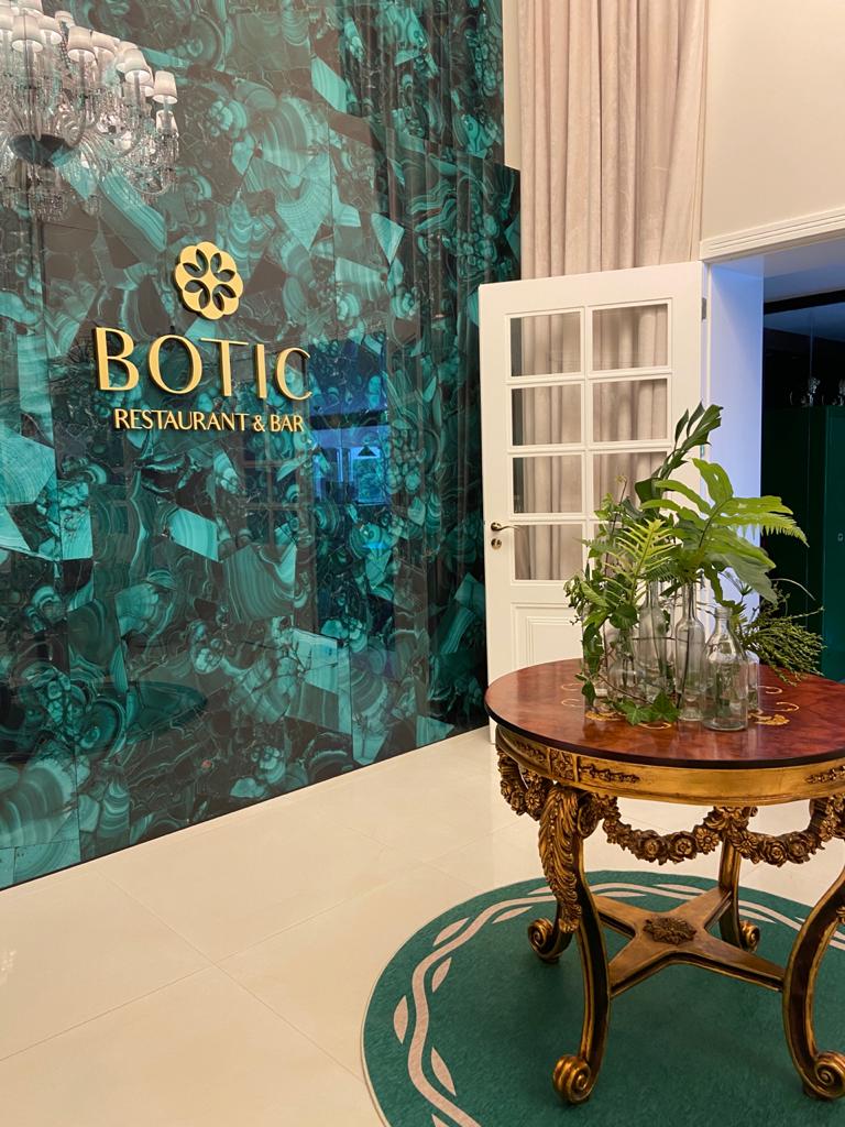 Entrada do Botic Restaurant & Bar no Villa do Vale Entrada do Botic Restaurant & Bar no Villa do Vale