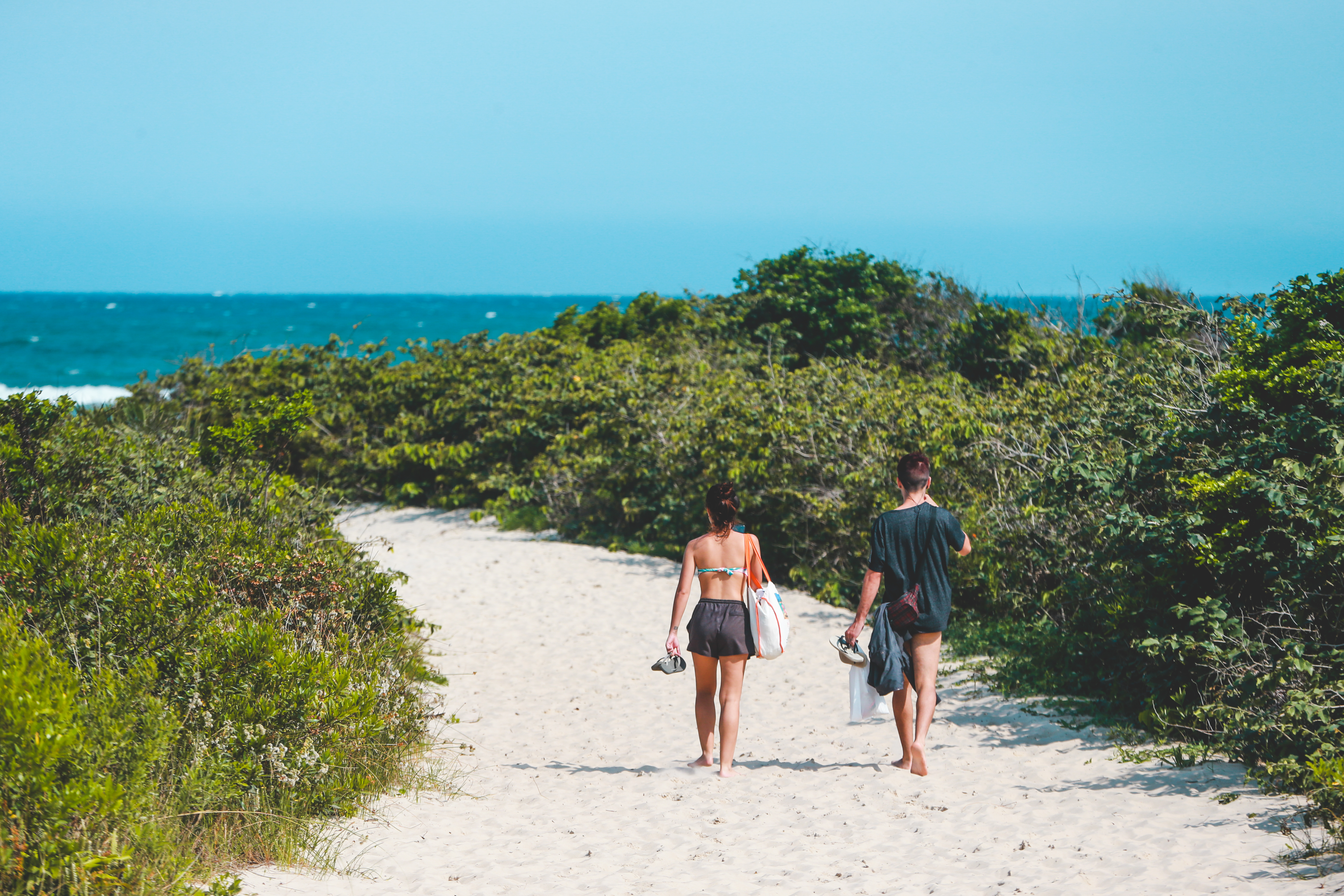Acesso à praia do campeche não tem trapiches ou deques up
