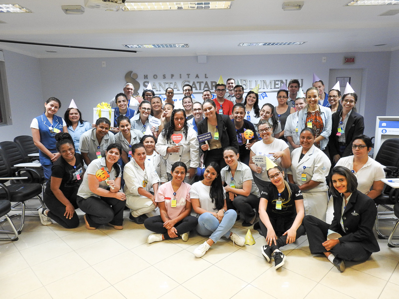 Café dos aniversariantes é uma das atividades do hospital Café dos aniversariantes é uma das atividades do hospital