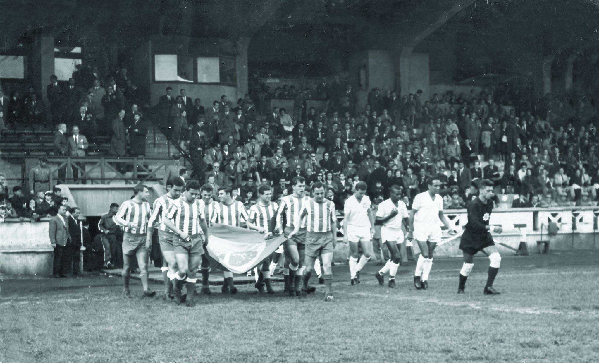 Equipe estreou na Europa empate em 2 a 2 com o Deportivo de La Coruña