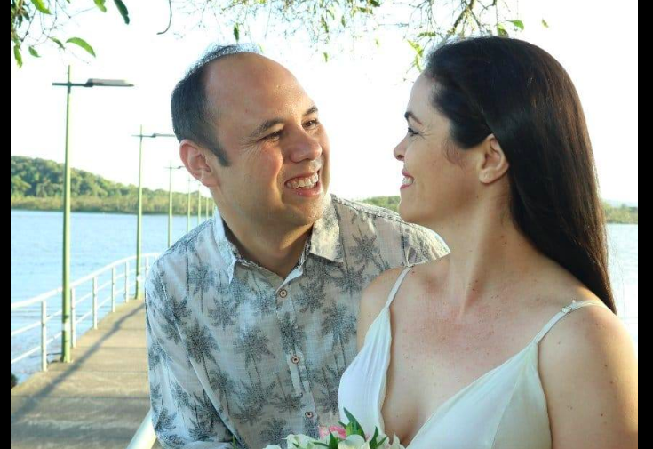 Miro e a esposa se conheceram no trabalho, em Tubarão, e mudaram juntos para Joinville foto mostra um casal sorrindo um para o outro