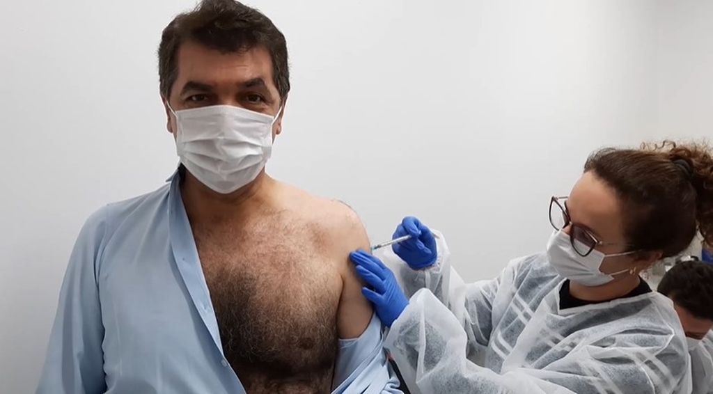 Prefeito de Criciúma foi vacinado nesta quarta-feira Prefeito de Criciúma foi vacinado nesta quarta-feira