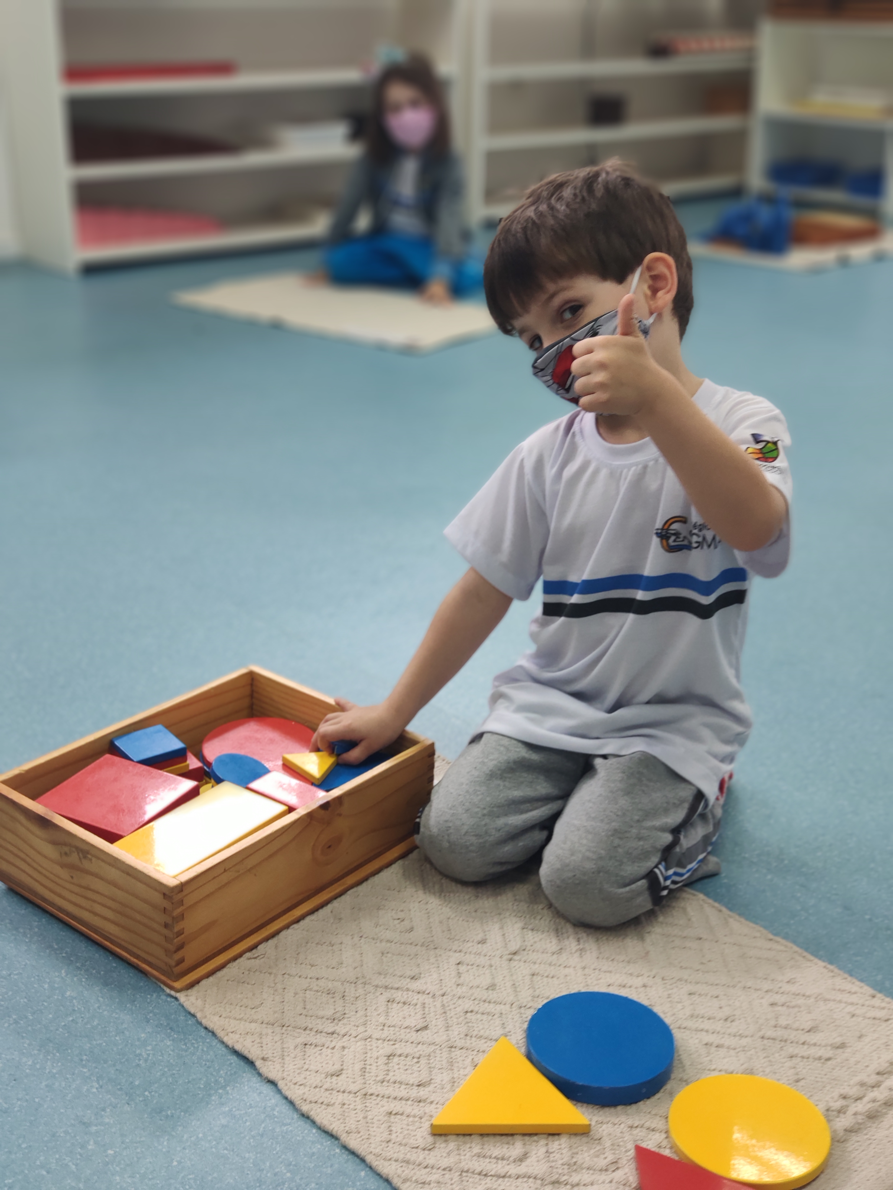 Através do Método Montessori, alunos são constantemente estimulados e desafiados a viver e criar as próprias experiências. Atividades no Colégio Sigma