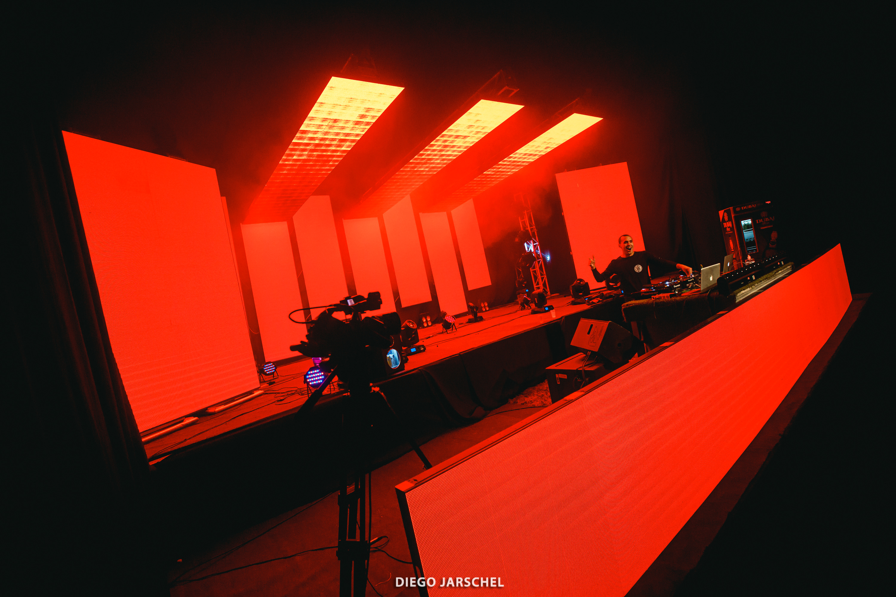 Live solidária contou com DJs catarinenses Live solidária contou com DJs catarinenses