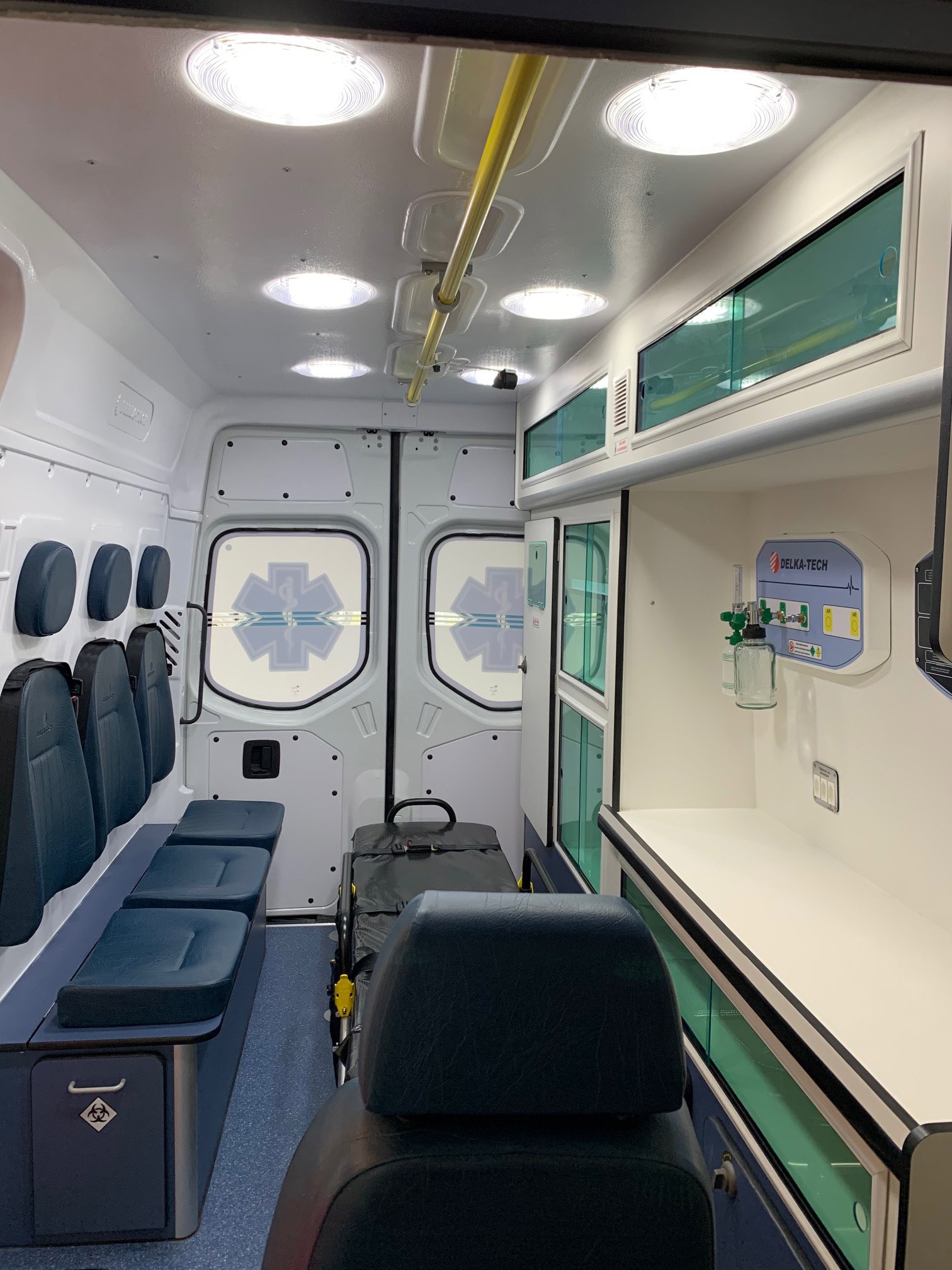 Interior da ambulância oferece a estrutura necessária para o transporte de doentes Imagem