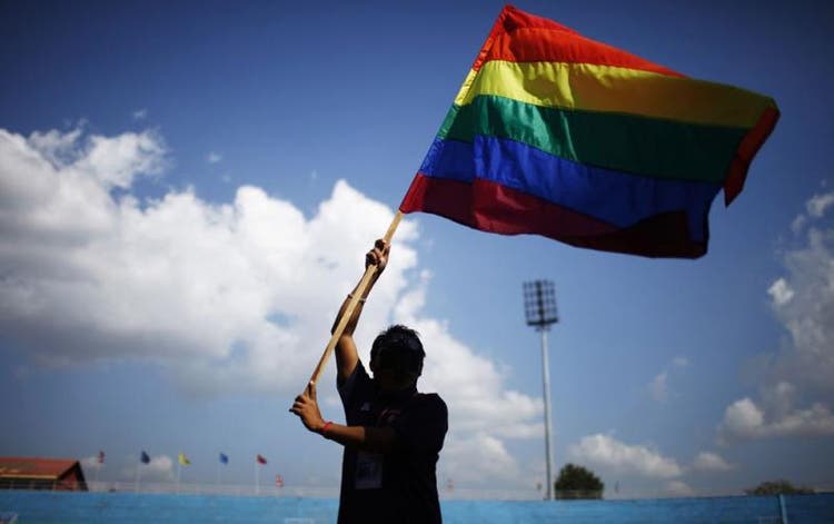 Bandeira do orgulho gay é movimentada pra lembrar o Dia Internacional do Orgulho LGBT Bandeira do orgulho gay é movimentada pra lembrar o Dia Internacional do Orgulho LGBT