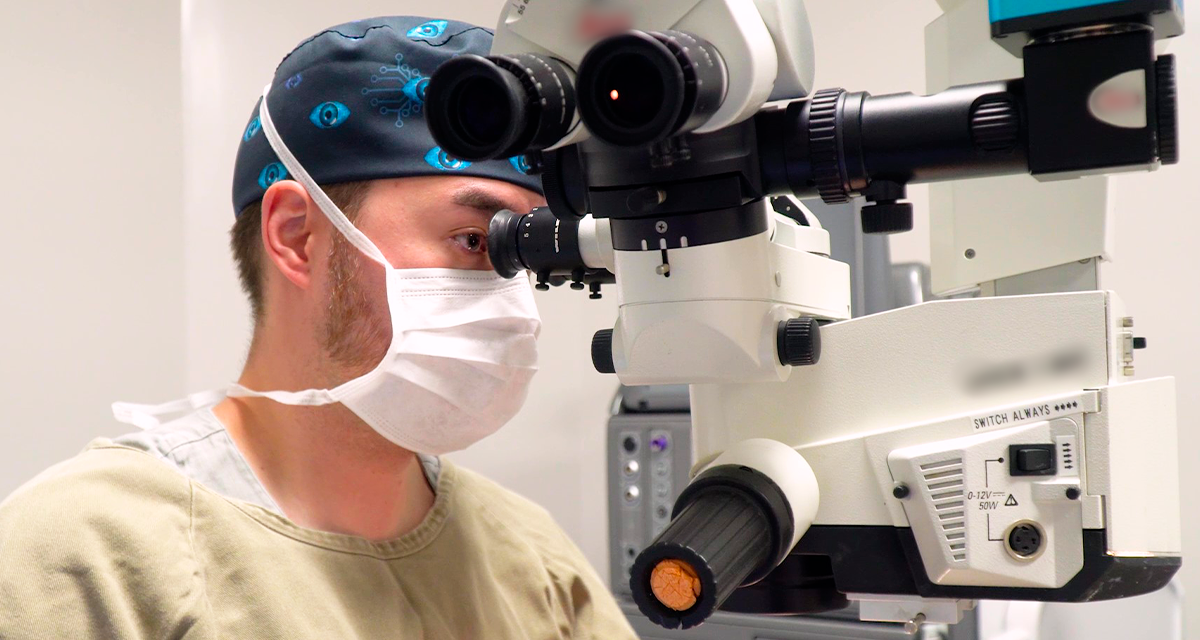 Dr. Gustavo é especialista em glaucoma.