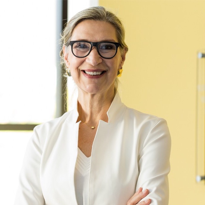  Elza Giostri é doutora em Educação Científica e Tecnológica pela Universidade Federal de Santa Catarina e Instituto de Educação da Universidade de Londres