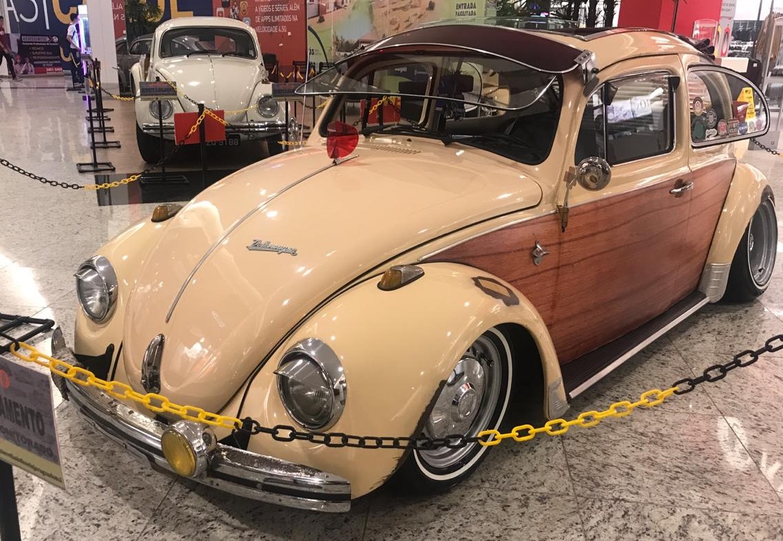 O empreendimento recebe cinco exemplares do automóvel, de anos, edições e proprietários variados, que podem ser vistos espalhados pelo piso L1. A organização é do Clube Velha Infância. A mostra faz uma homenagem ao Dia Mundial do Fusca, comemorado em 22 de junho. Exposição de Fuscas