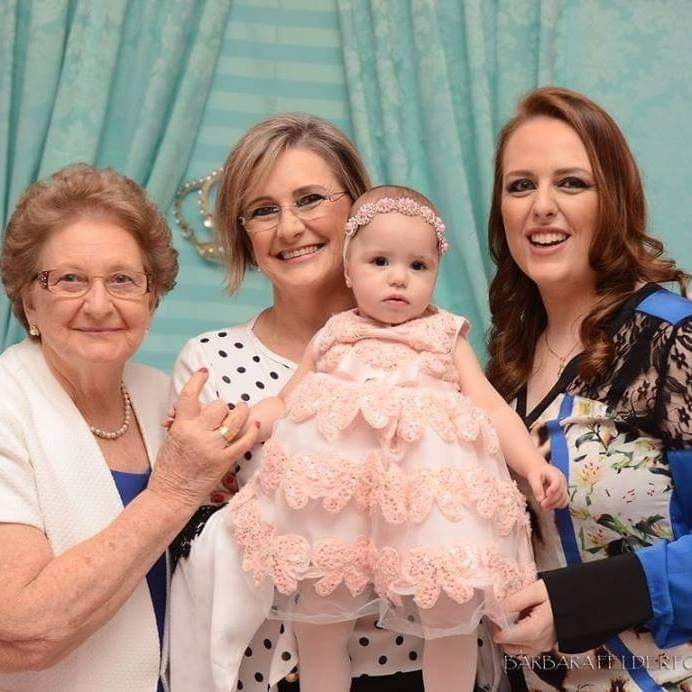 Além de mãe, Tânia é avó da Valentina, filha da Fernanda