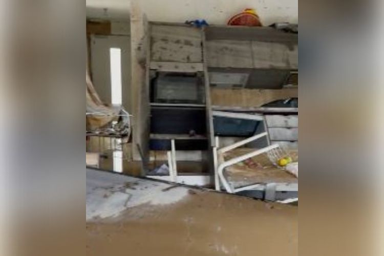Casa ficou destruída pela lama em questão de minutos Casa ficou destruída pela lama em questão de minutos