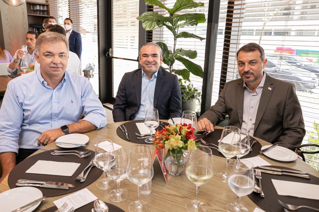 Gean Loureiro e Carlos Moisés também participaram do evento comandado por Delton Batista