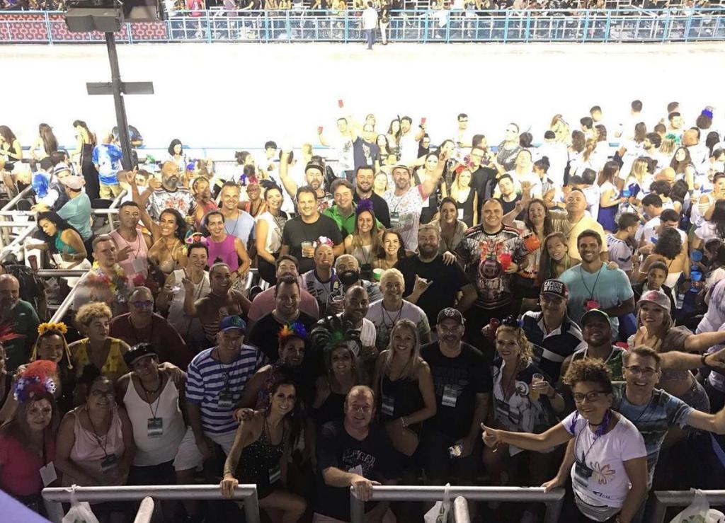 Grupo FLORIPA na Sapucaí faz a rota entre o Centro e Zona Norte, frequentando rodas de samba, bares, botecos e quadras das escolas de samba Grupo FLORIPA na Sapucaí faz a rota entre o Centro e Zona Norte, frequentando rodas de samba, bares, botecos e quadras das escolas de samba