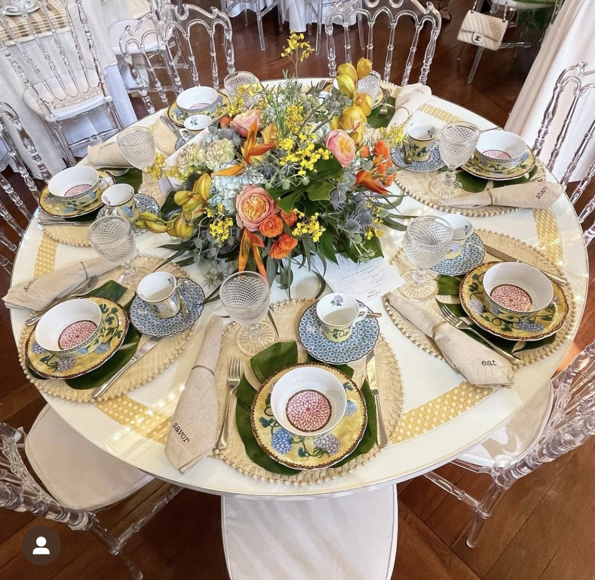 Mesa desenhada pela arquiteta Estela Gorski Mesa desenhada pela arquiteta Estela Gorski