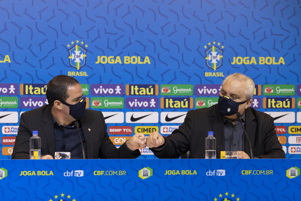 André Jardine, técnico, e Branco, coordenador, seguem o planejamento para as Olimpíadas André Jardine, técnico, e Branco, coordenador, seguem o planejamento para as Olimpíadas