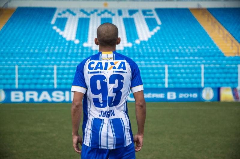 Judson, agora jogando nos Estados Unidos, nos tempos de Leão
