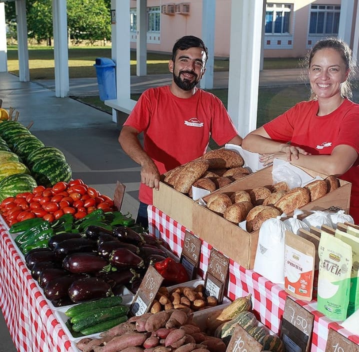 Luana Pauli e seu marido, Thiago, produzem e comercializam alimentos orgânicos na Grande Florianópolis desde 2015 à mesa