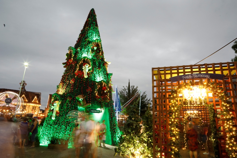 Blumenau nos últimos anos tenta consolidar o Natal como novo ponto alto do turismo Blumenau nos últimos anos tenta consolidar o Natal como novo ponto alto do turismo