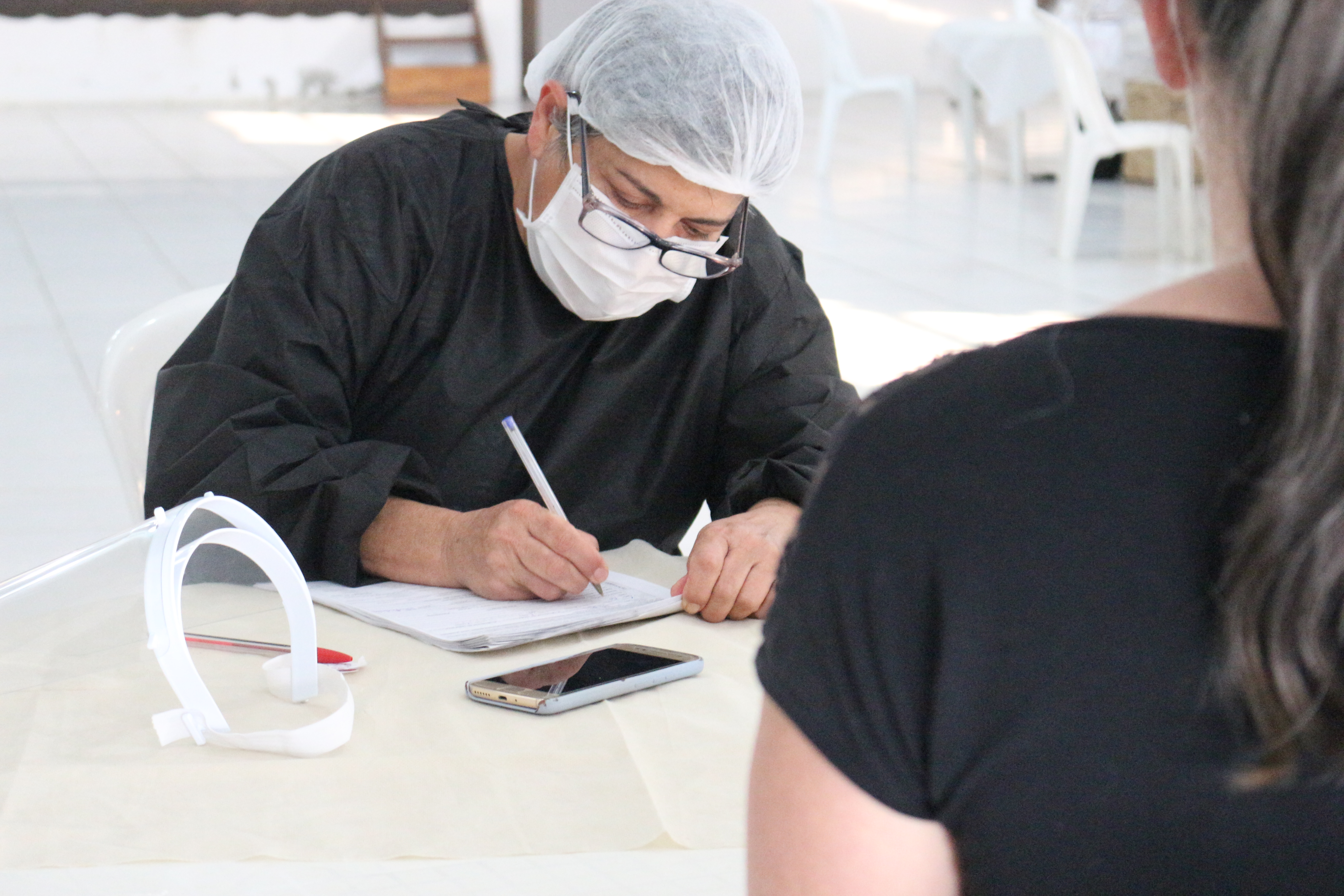 Testes rápidos são aplicados nos mutirões em diferentes bairros