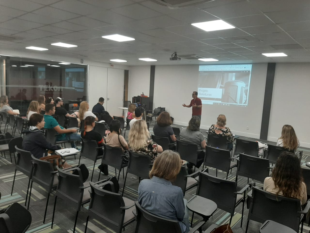 Jornalista Gilberto Motta estimulou a criatividade através da emoção. Jornalista Gilberto Motta estimulou a criatividade através da emoção.