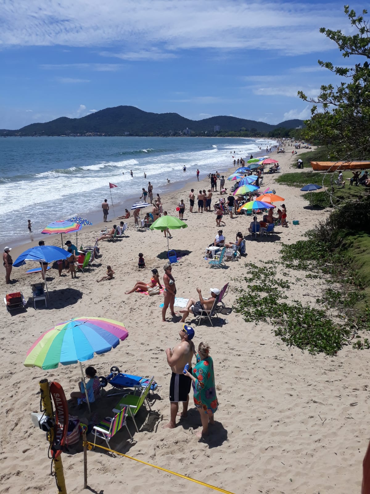 Praia da Armação, em Penha, atraiu moradores da região do Vale do Itajaí