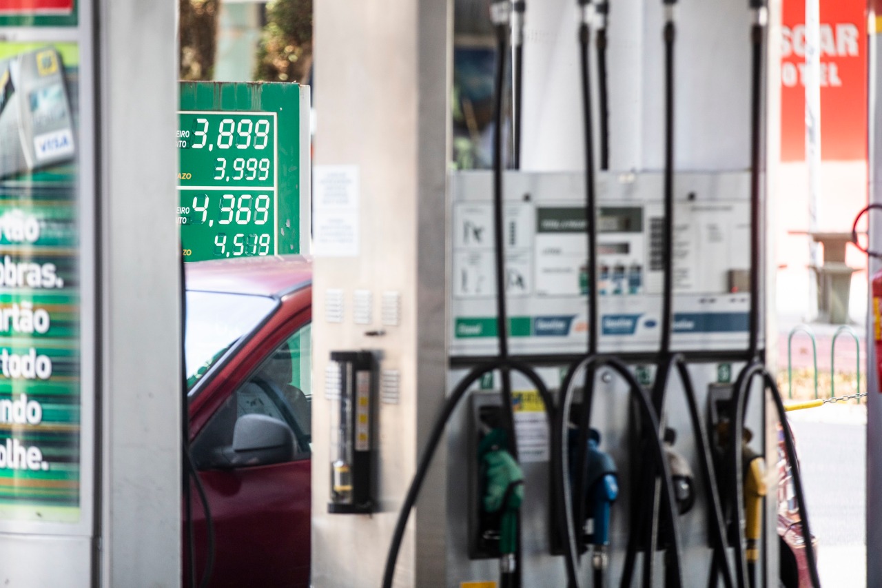 Nos últimos dias, gasolina tem sido vendida até a R$ 3,89 em postos de Florianópolis Nos últimos dias, gasolina tem sido vendida até a R$ 3,89 em postos de Florianópolis