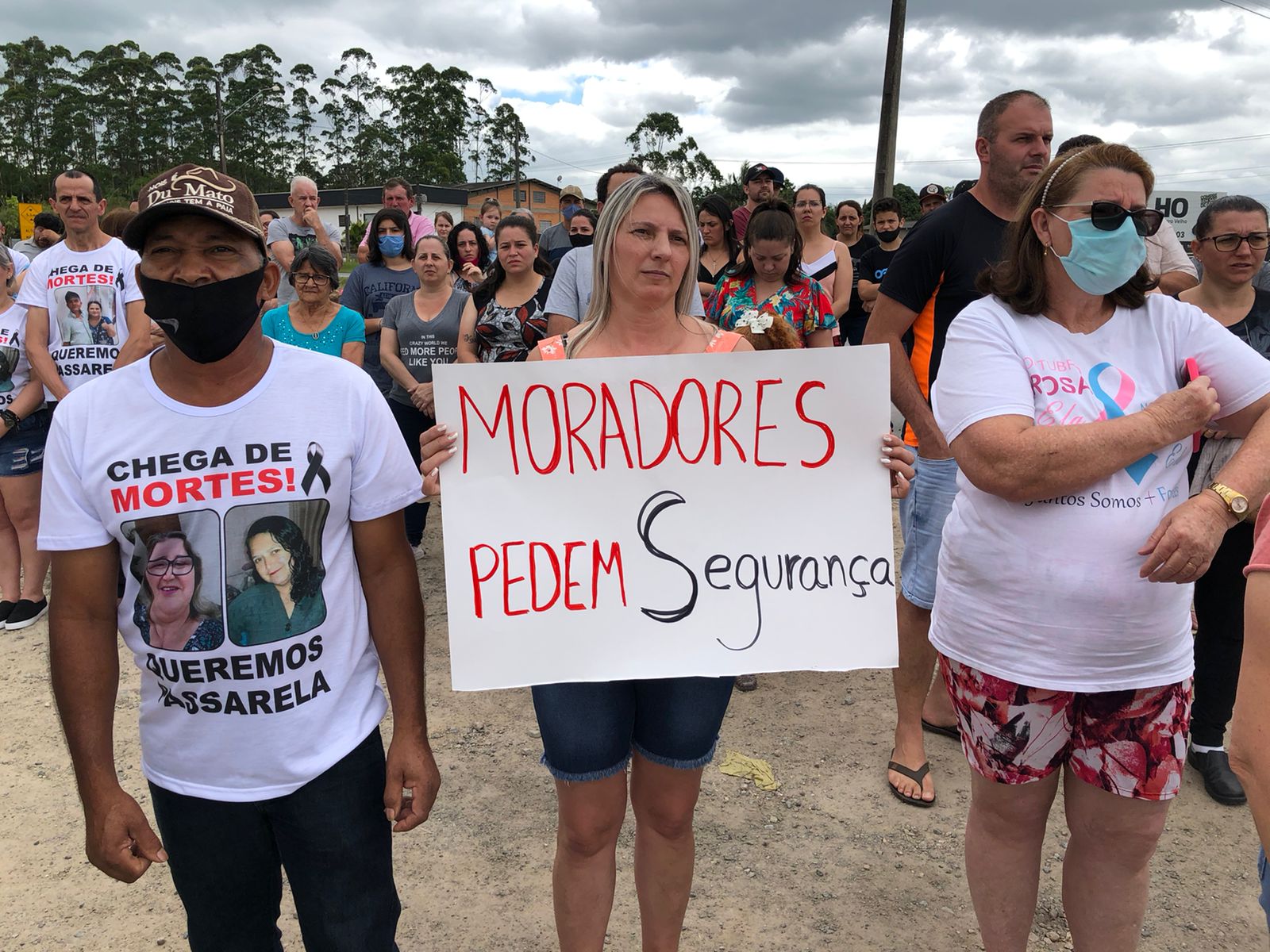 Moradores lamentaram as mortes e cobraram autoridades