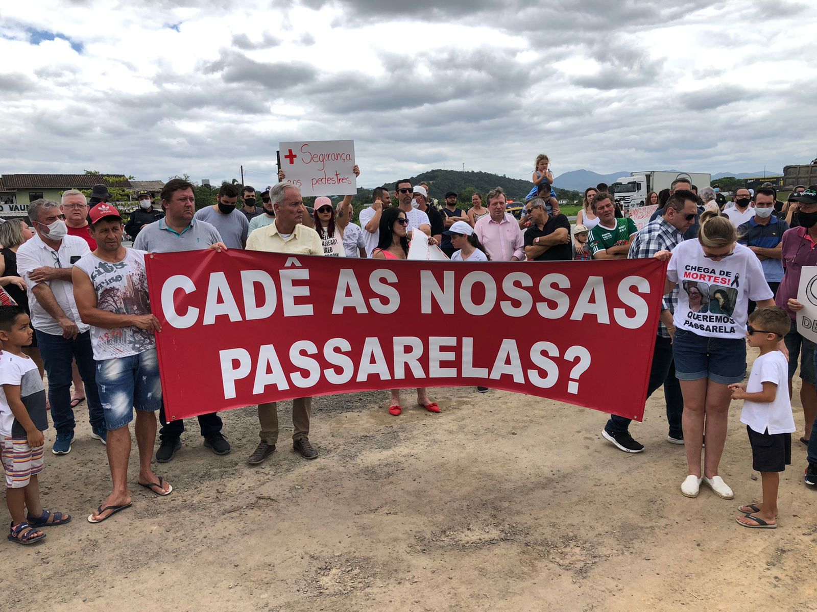 Reivindicação por passarelas nos trechos entre os Kms 34 e 40