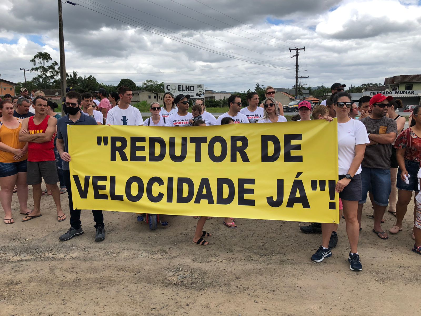 Moradores reivindicaram redutores de velocidade