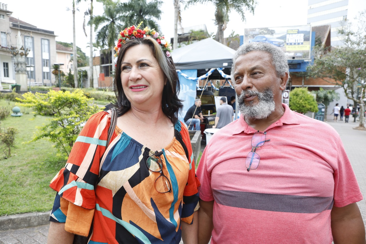 Casal de São Bento do Sul veio para a abertura da festa Casal de São Bento do Sul veio para a abertura da festa