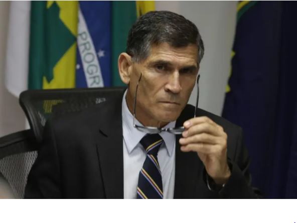 Santos Cruz se envolveu em crises com os filhos do presidente Santos Cruz se envolveu em crises com os filhos do presidente