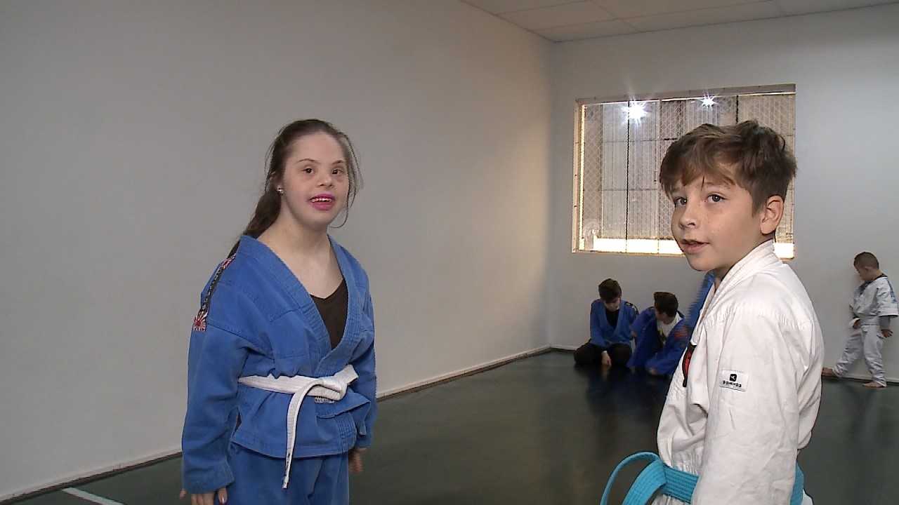 Sara se interessou pelo esporte, depois de assistir uma aula de judô do sobrinho Daniel Sara se interessou pelo esporte, depois de assistir uma aula de judô do sobrinho Daniel