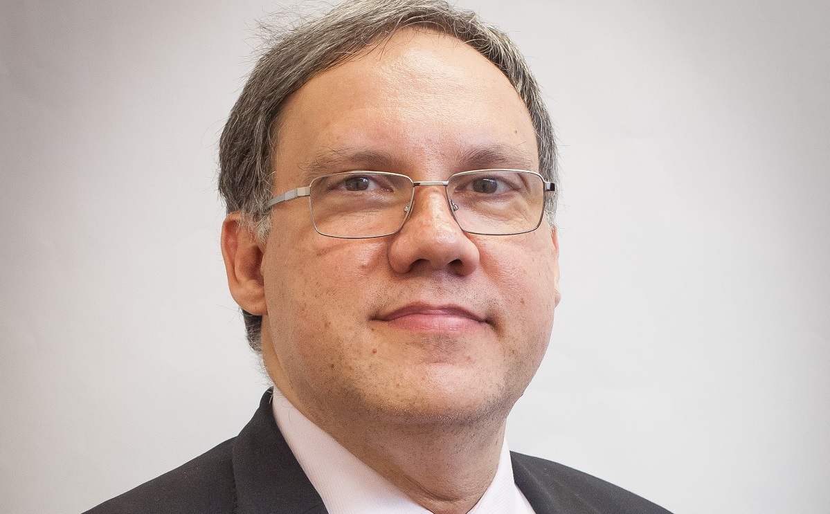Paulo Vicente Alves apresenta a palestra “Projeções para o século XXI” Paulo Vicente Alves apresenta a palestra “Projeções para o século XXI”