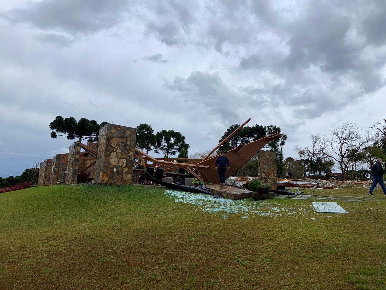 A destruição por outro ângulo Foto