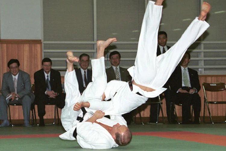 Vladimir Putin no Kodokan Martial Arts Palace em Tóquio, em 2000 Vladimir Putin no Kodokan Martial Arts Palace em Tóquio, em 2000