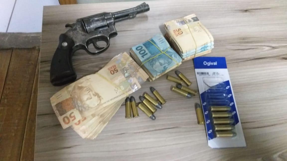 Buscas e apreensões estão sendo feitas na manhã desta terça em residências e comércios das pessoas investigadas PF cumpre mandado de prisão e faz buscas na Serra de SC em operação de combate ao contrabando de cigarros