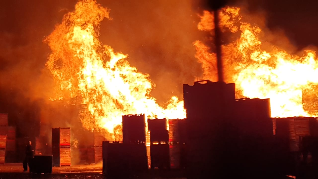 Incêndio em depósito de maçãs, emSão Joaquim