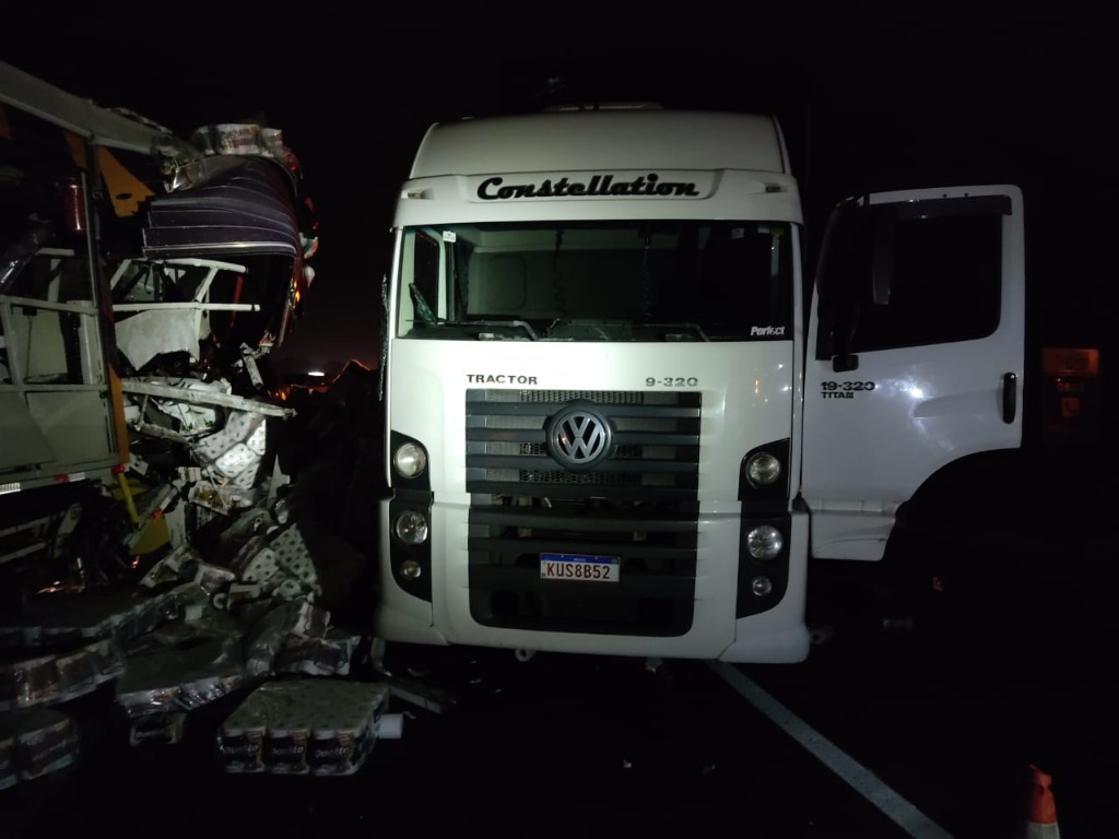 Apesar da gravidade do acidente, o motorista da carreta não se feriu