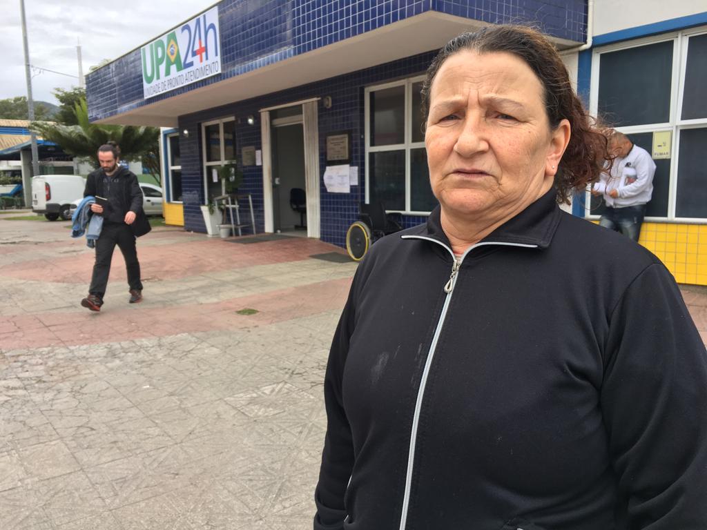 Zenir está aflita por ter que sair cedo para buscar atendimento