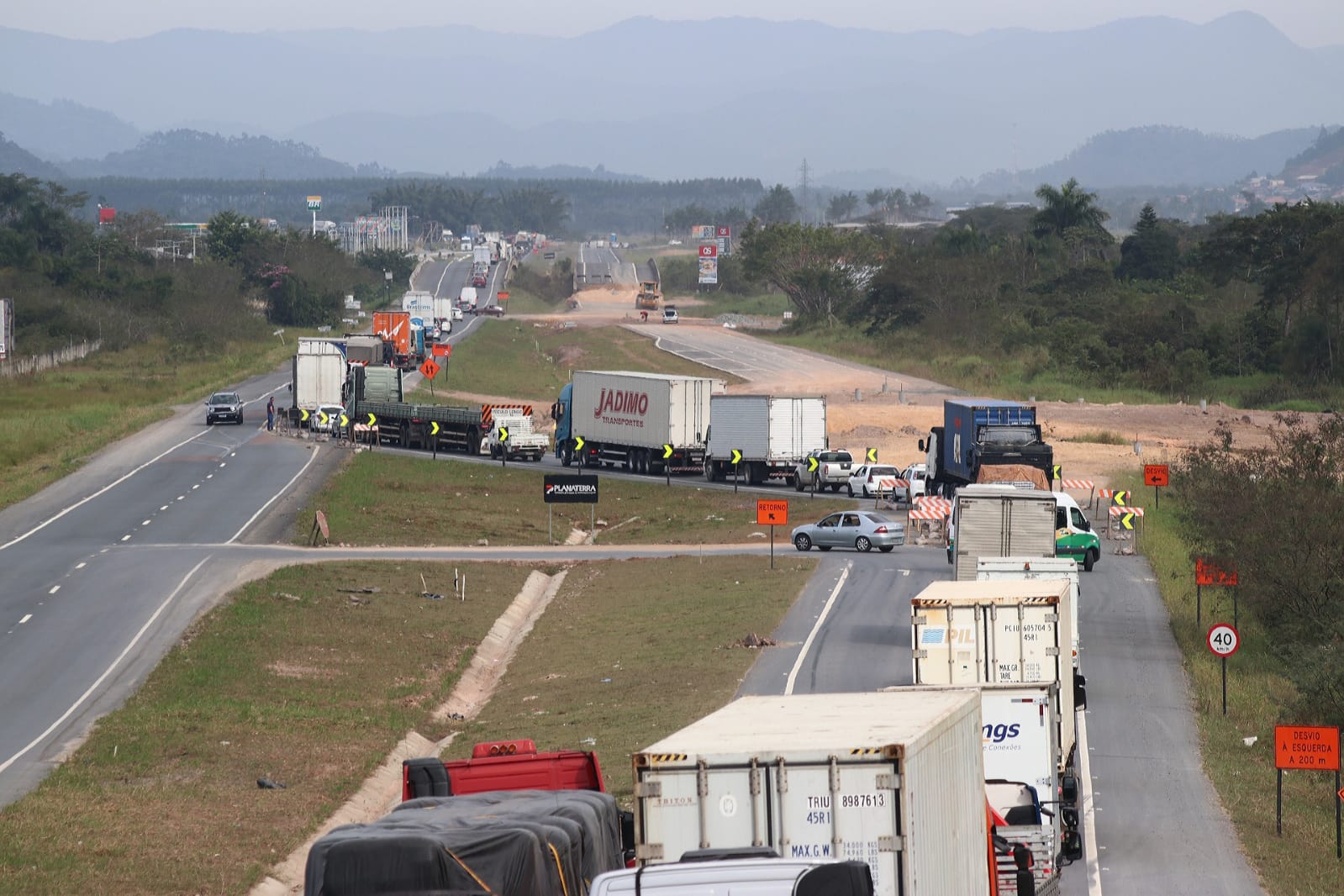 Há formação de filas na BR-470 Há formação de filas na BR-470