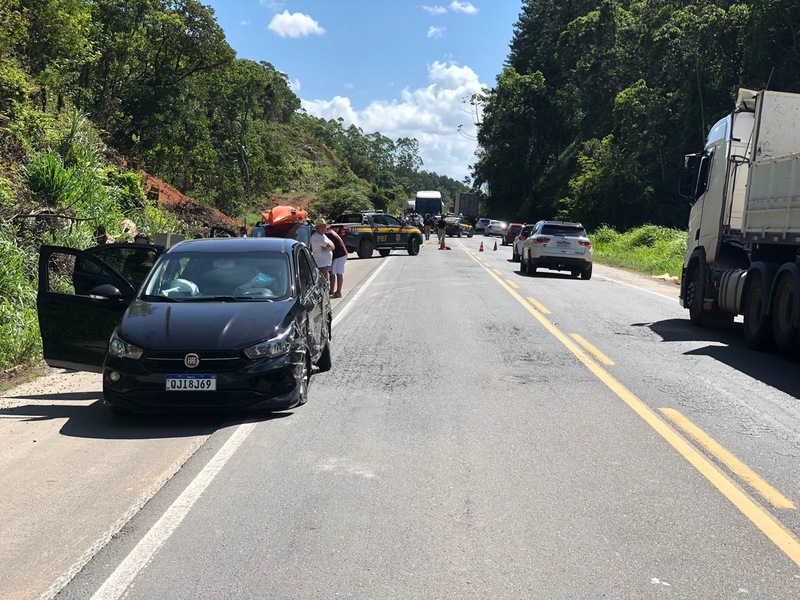 Batida entre veículos aconteceu na altura do bairro Fortaleza