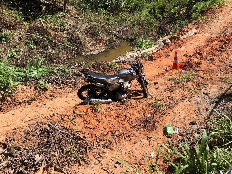 Colisão envolveu duas motos, um carro e caminhão