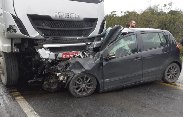 Quatro pessoas morreram em acidente na BR-280 Quatro pessoas morreram em acidente na BR-280