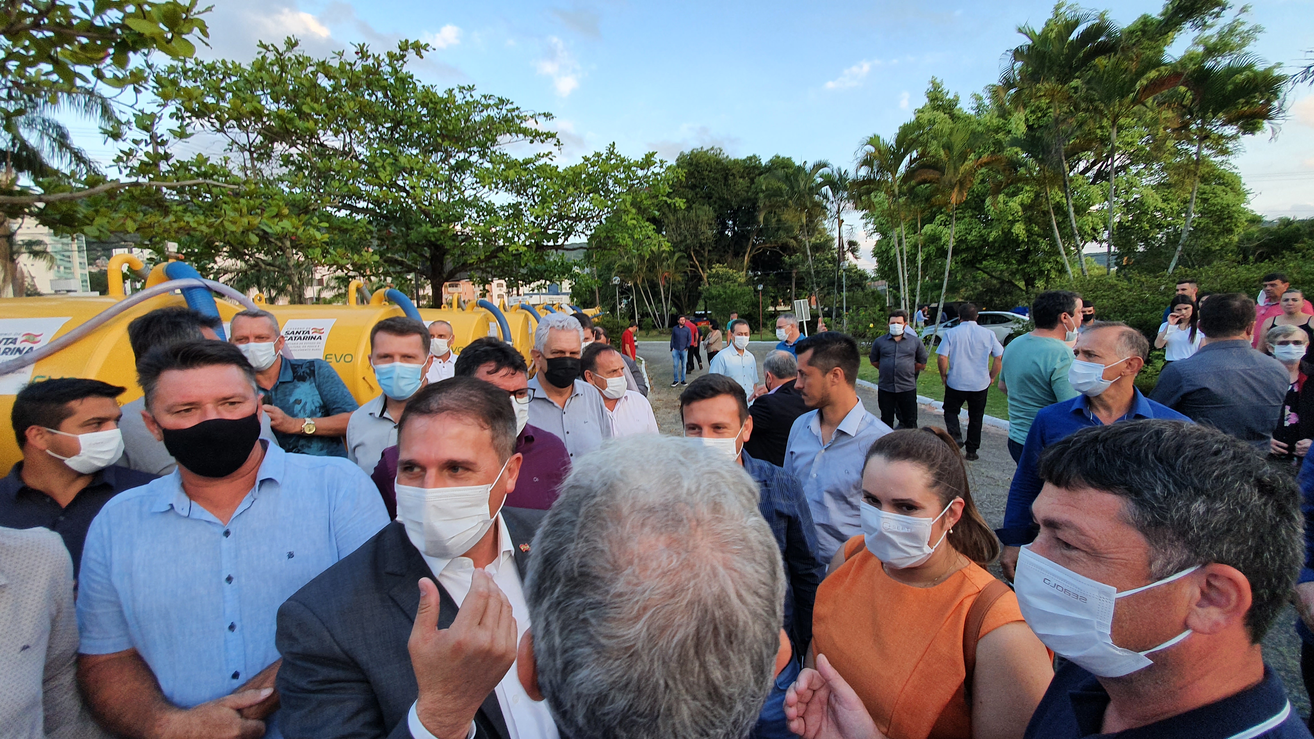 Na foto, o secretário da Agricultura (SC) Altair Silva (PP)  no meio da multidão de prefeitos. Na foto, o secretário da Agricultura (SC) Altair Silva (PP)  no meio da multidão de prefeitos.