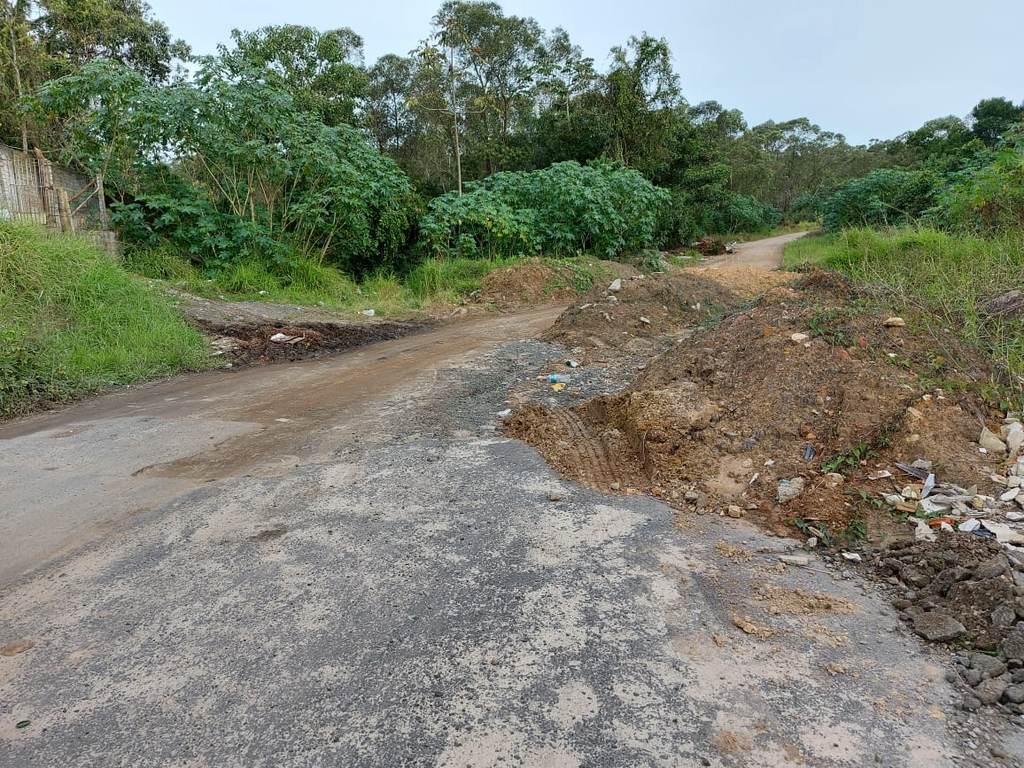 Um trecho da rua que dá sequência ao fim do asfalto no Anel Viário Um trecho da rua que dá sequência ao fim do asfalto no Anel Viário