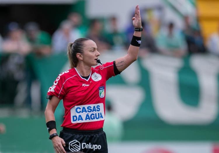 Natural de Jaraguá do Sul, Charly integra o quadro de arbitragem da CBF Charly Wendy Straub Deretti