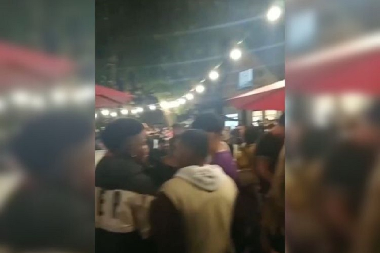 Vídeo mostra pessoas desrespeitando o distanciamento social e sem uso de máscaras Vídeo mostra pessoas desrespeitando o distanciamento social e sem uso de máscaras